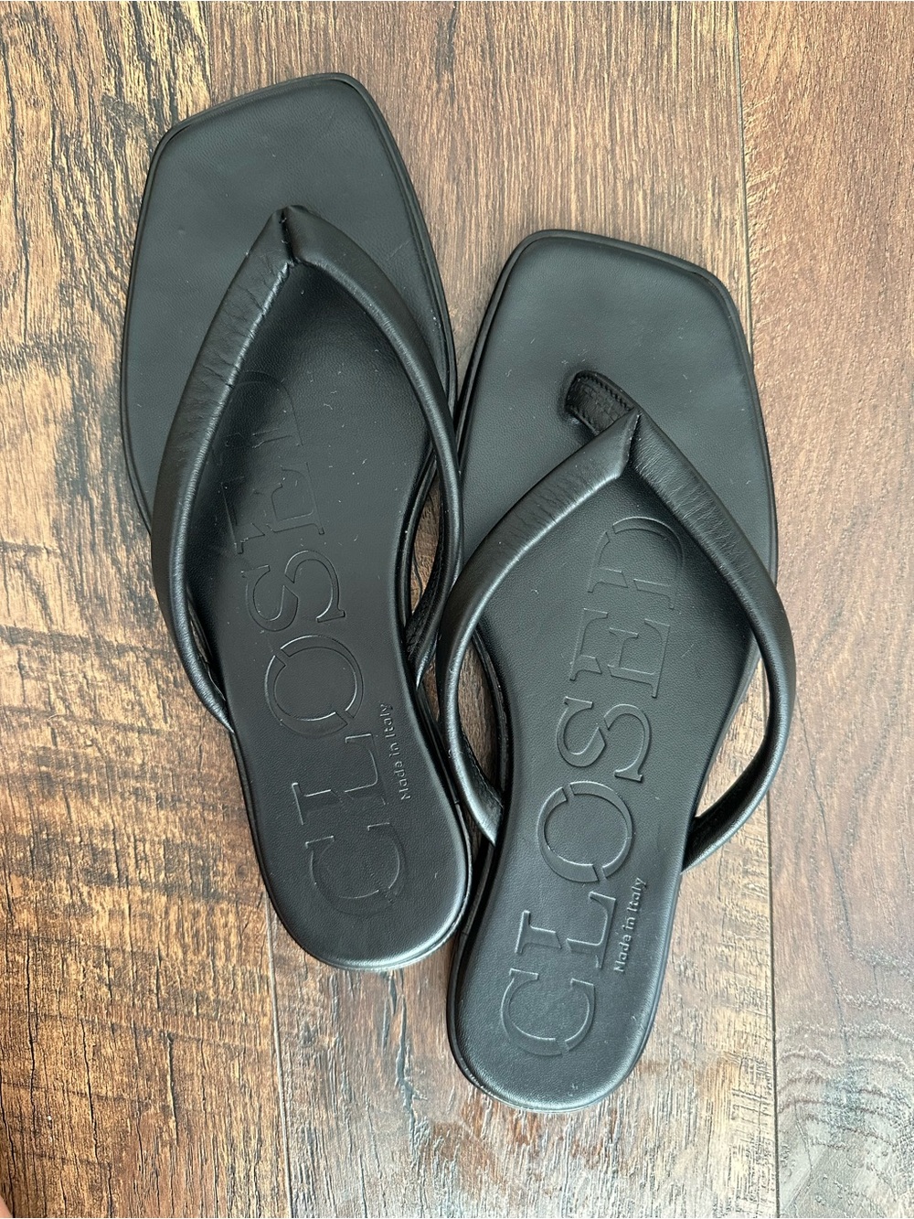 NWOT CLOSED Black Leather Square Toe Flip Flop Sandals Made in Italy Women’s 39